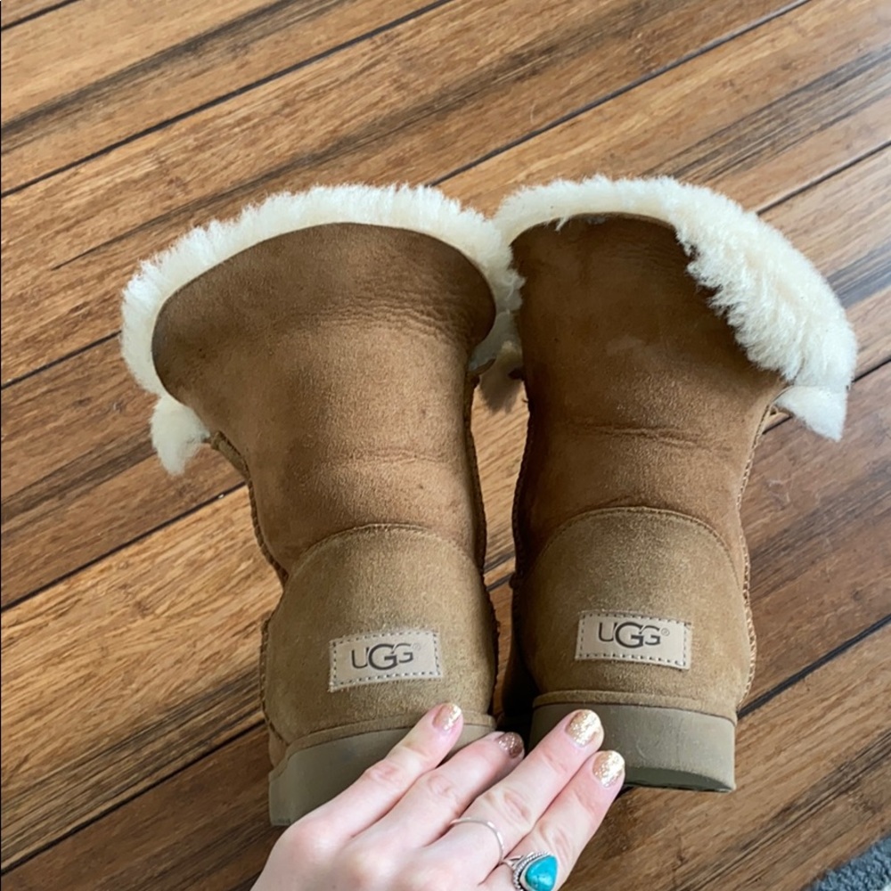 UGG BOOTS (CHESTNUT)